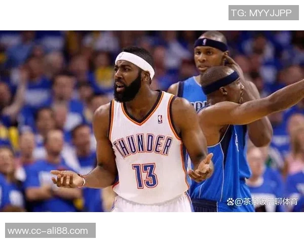 哈登谈球队首发阵容的优势与错位策略展现天赋异禀的潜力