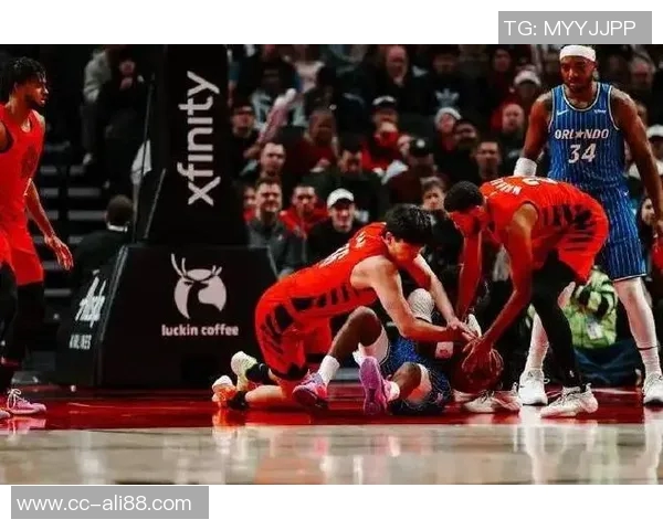 快船半场战报杨瀚森缺阵球队落后开拓者6分大洛表现出色贡献19分哈登也有14分进账