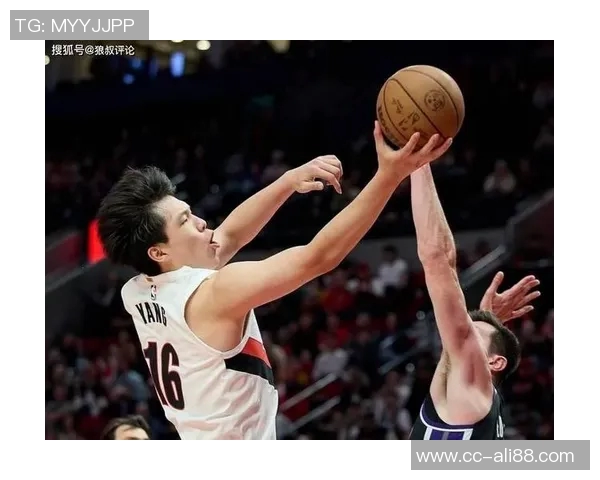 戈贝尔展现年轻内线实力杨瀚森强调抢篮板的强烈意愿是成功关键