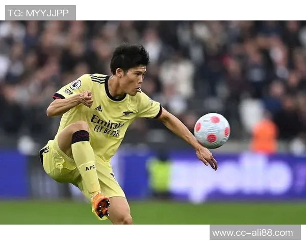 富安健洋今夏与阿森纳解约将与阿贾克斯签约半年开启新篇章