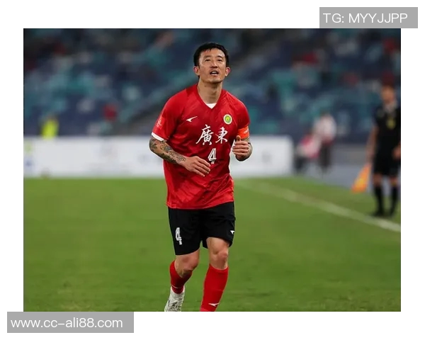 陈涛:姜至鹏的行为肯定不是有意的,红牌对他来说应该是一个意外 陈涛:姜至鹏的行为肯定不是有意的,红牌对他来说应该是一个意外