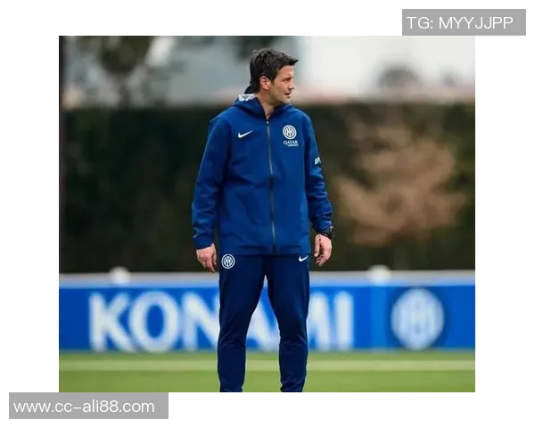 福法纳强调球队目标超越去年表现而非与国米争夺荣誉 福法纳强调球队目标超越去年表现而非与国米争夺荣誉